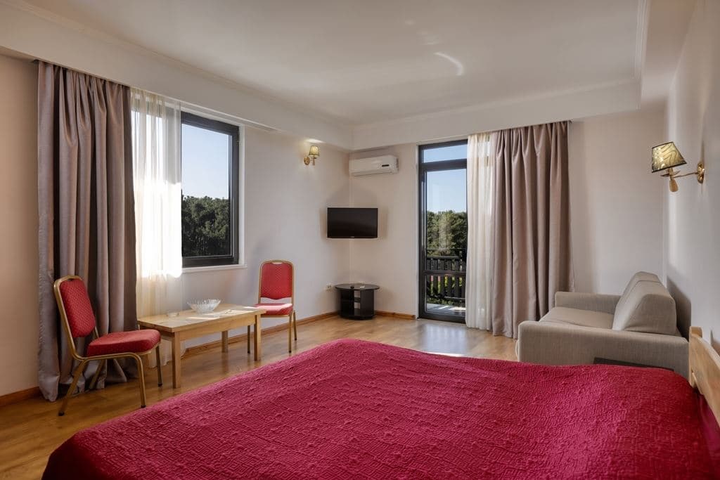 rooms-junior-suite-jellow