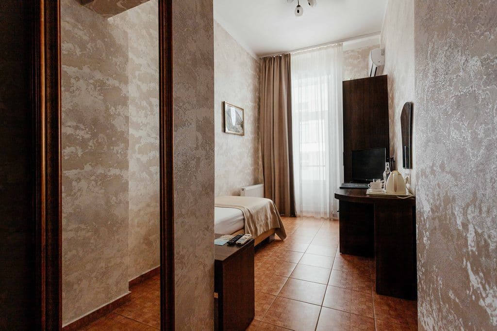 rooms-standart-single-balcony-park-viewkorp-3