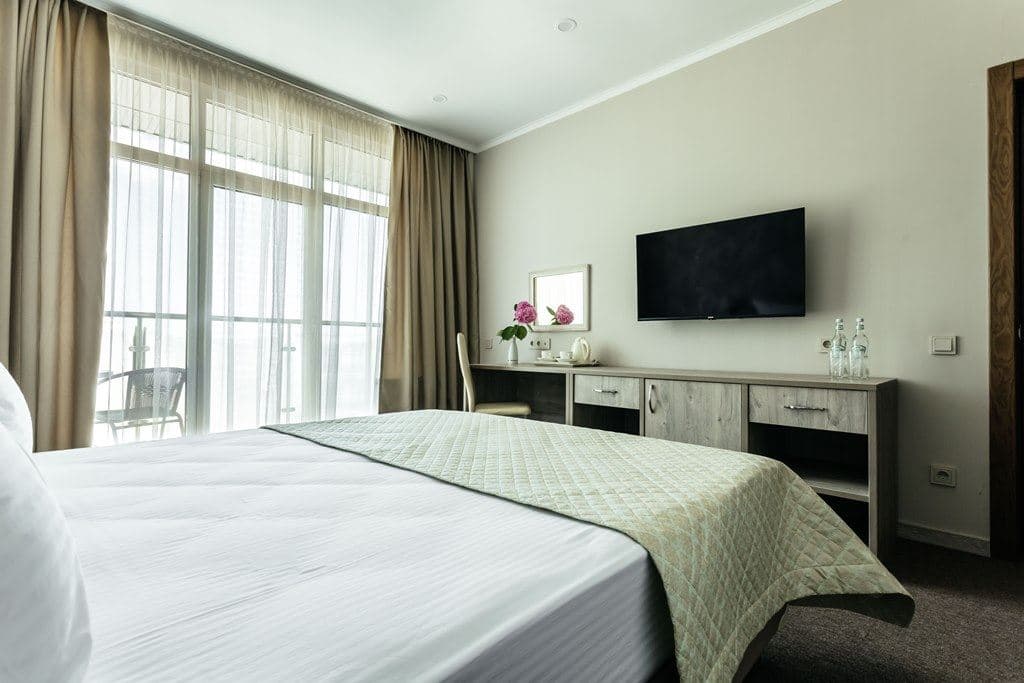 rooms-apartment-3-rooms-balcony-side-sea-view