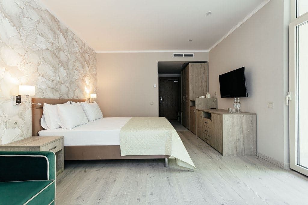 rooms-superior-balcony-mountain-view
