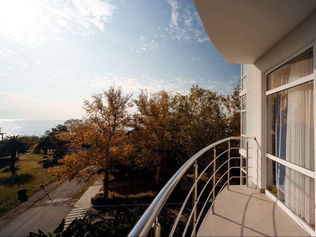 rooms-de-luxe-pool-view