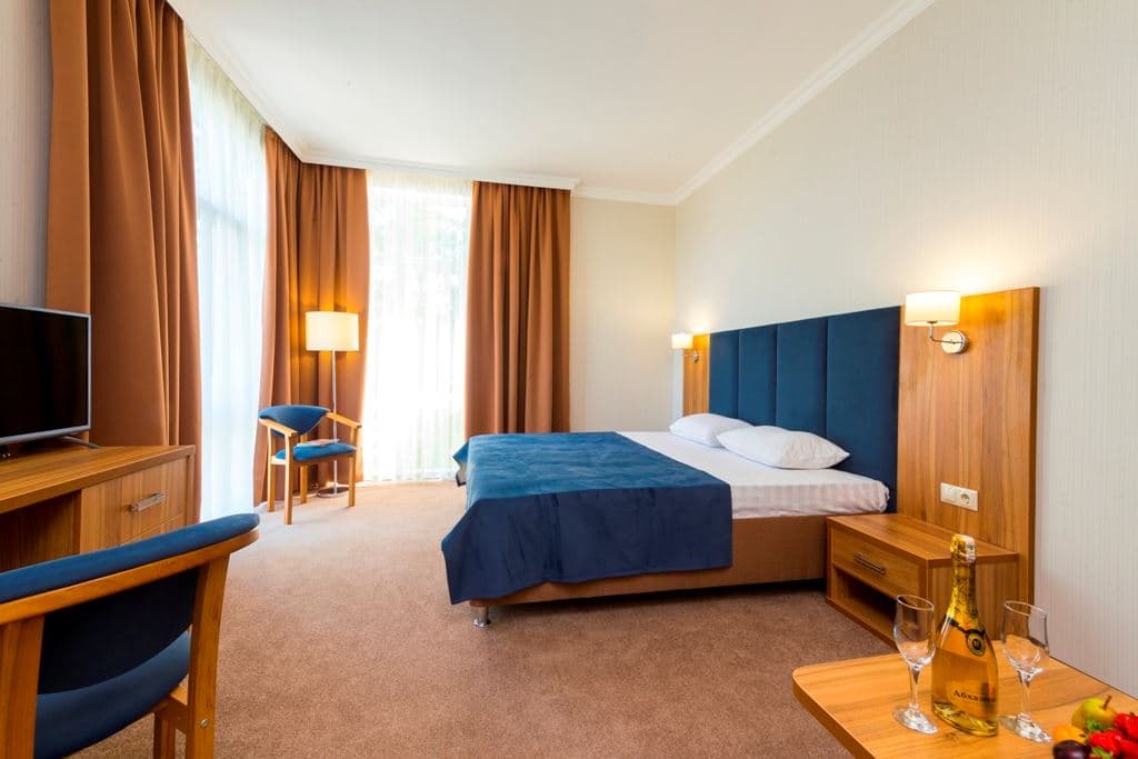 rooms-suit
