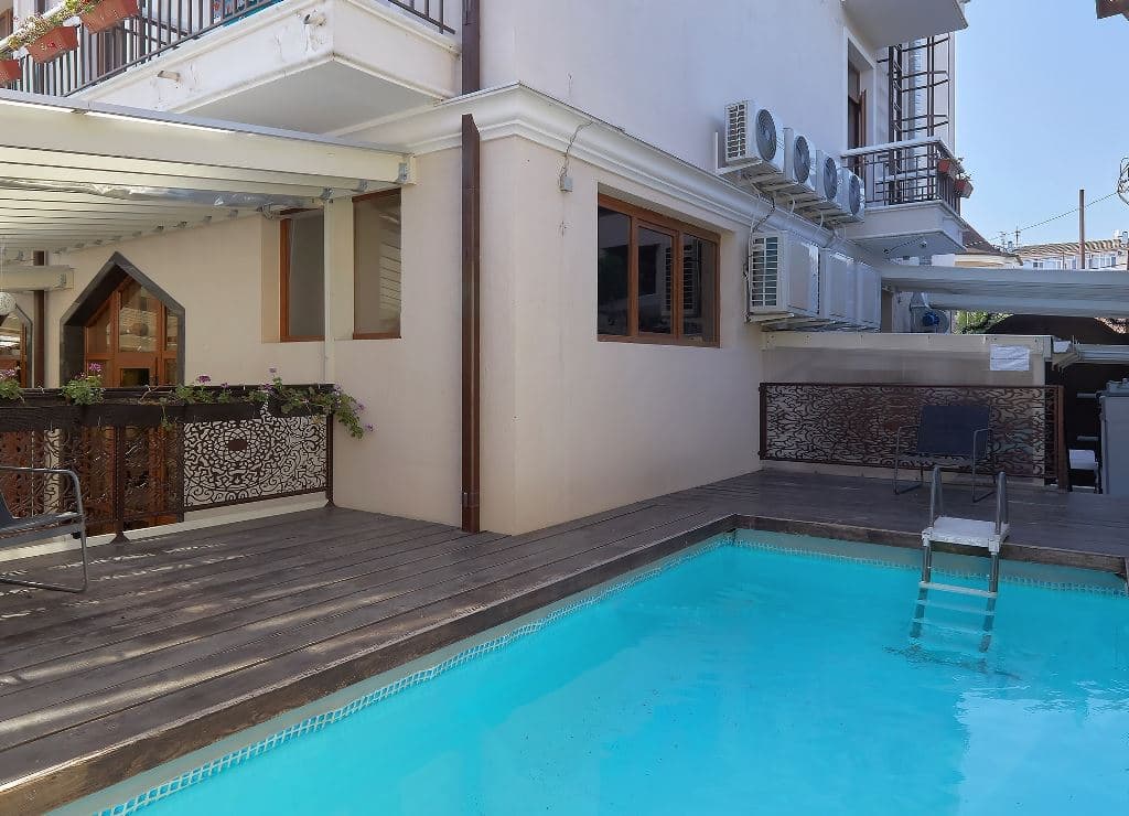 pools-outdoor-pool