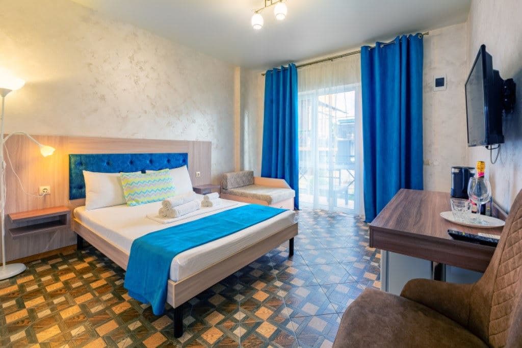 rooms-standart-pool-view