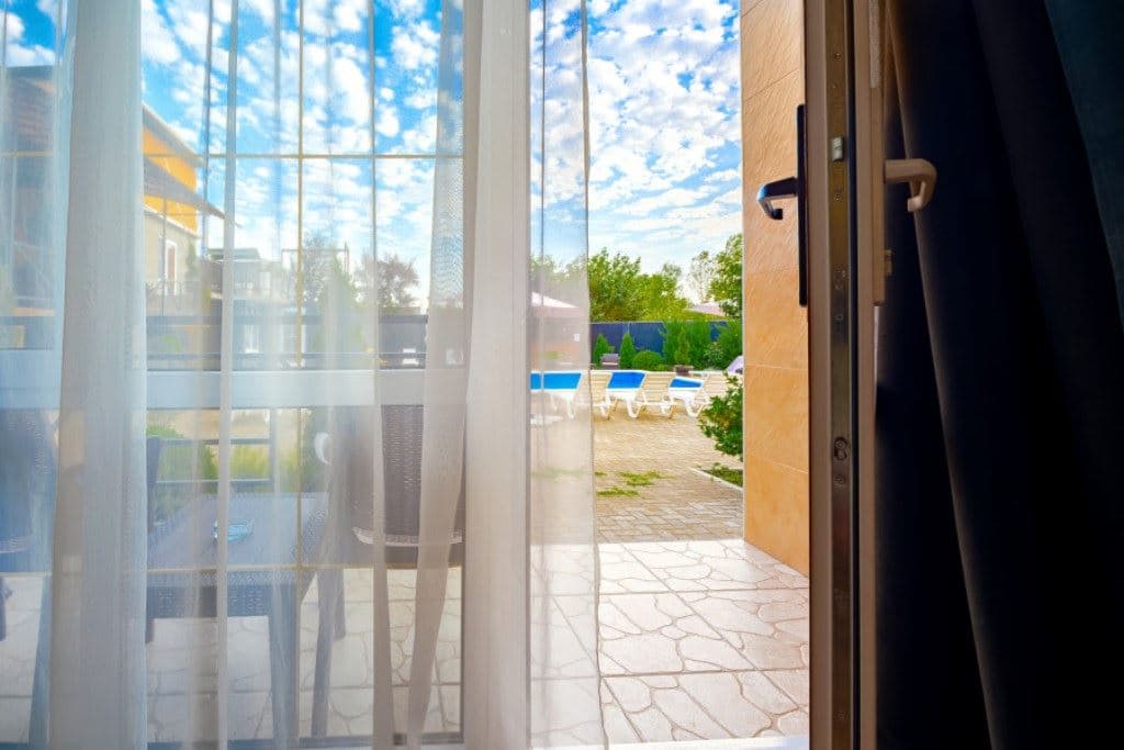 rooms-standart-pool-view