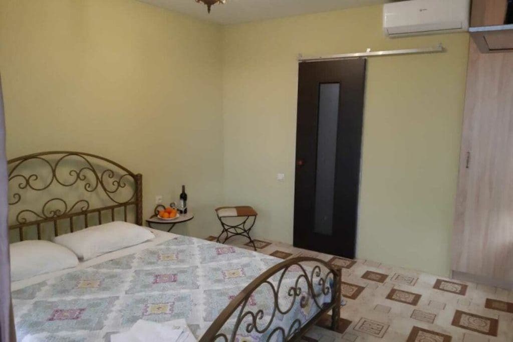 rooms-economy