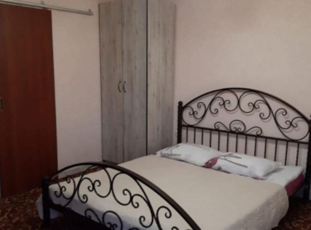 rooms-economy