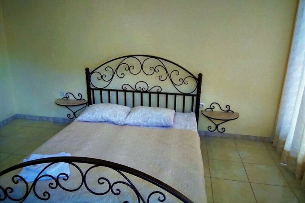 rooms-economy