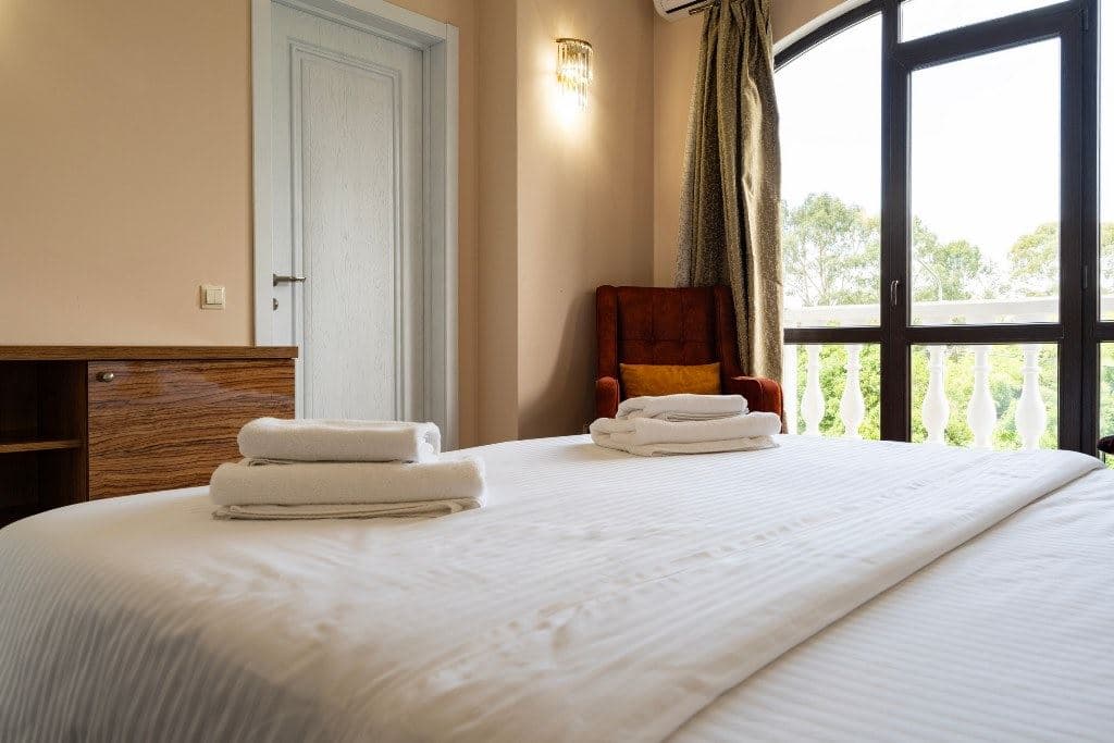 rooms-junor-with-balcony-and-sea-weiu