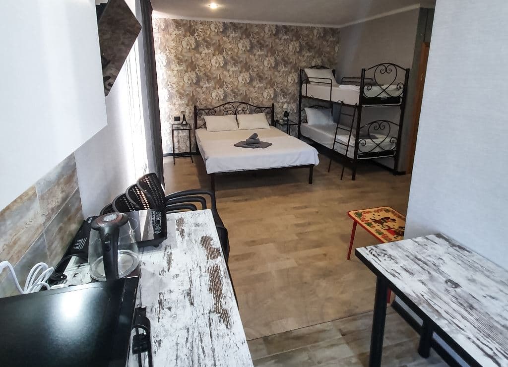 rooms-suite-kitchen