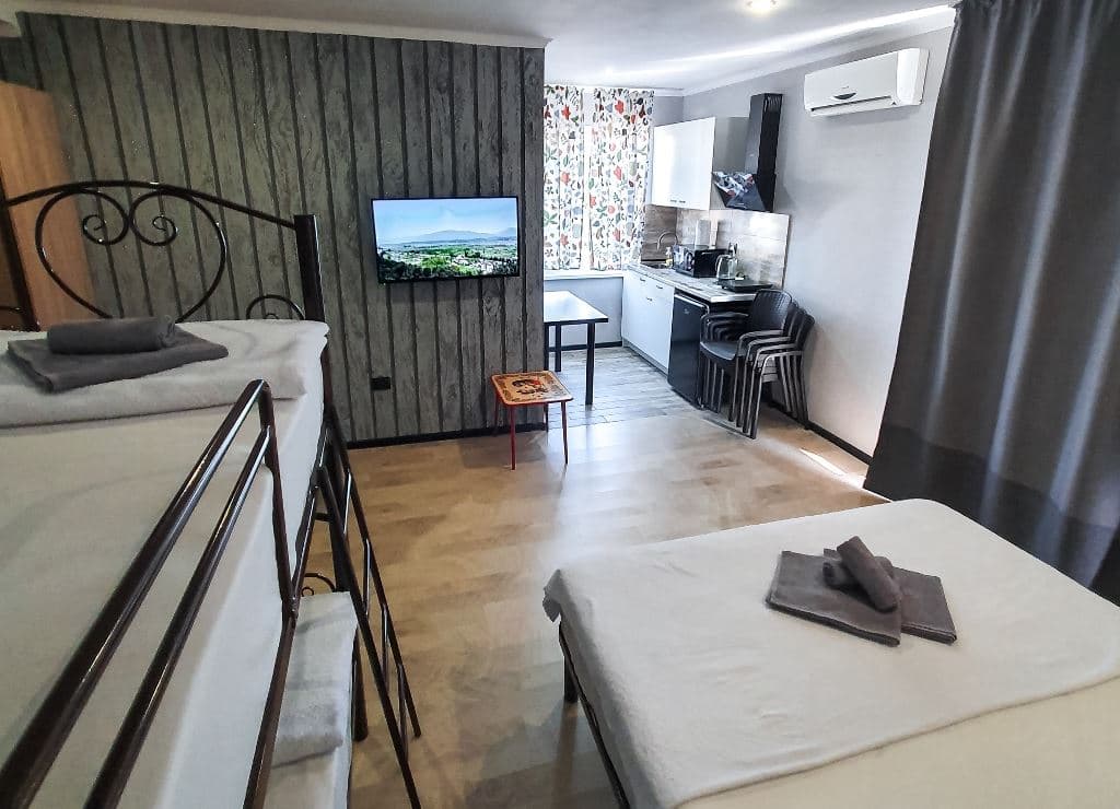 rooms-suite-kitchen