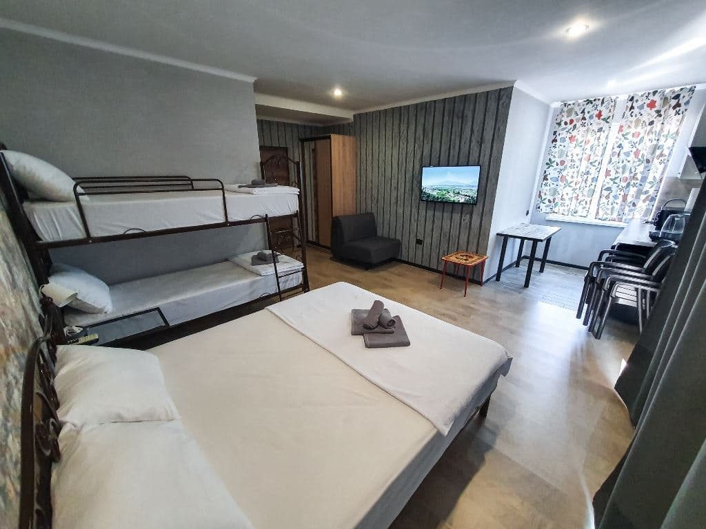 rooms-suite-kitchen