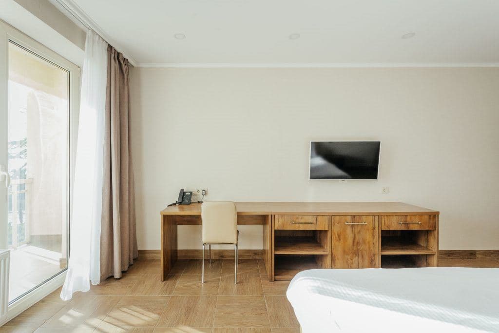 rooms-suite-balcony-side-sea-view