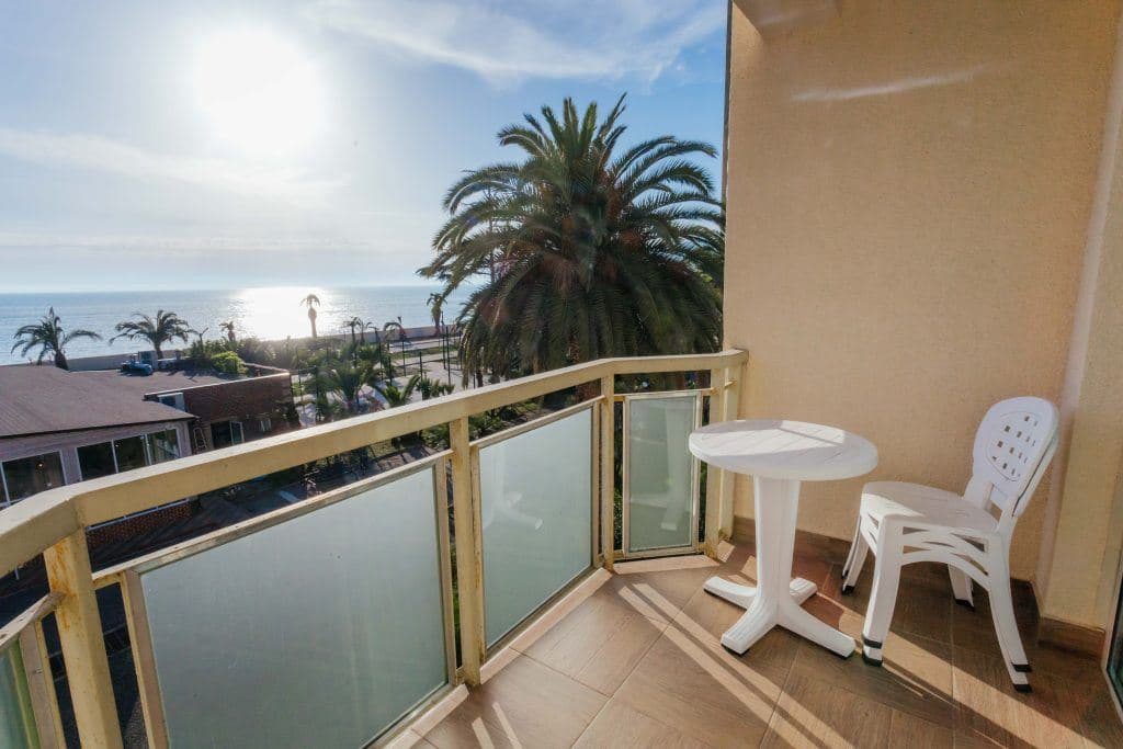 rooms-suite-balcony-park-view