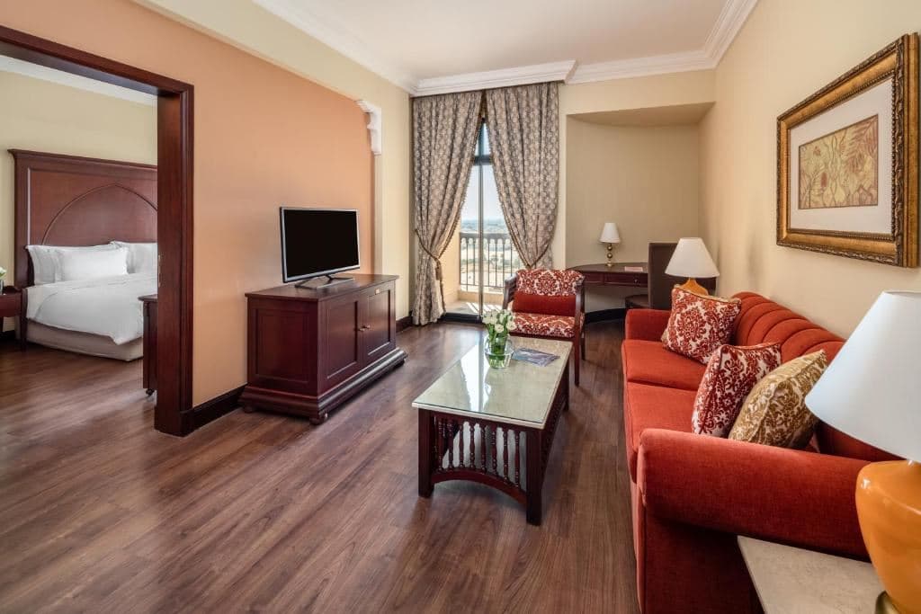 rooms-deluxe-one-bedroom-with-sofa-bed