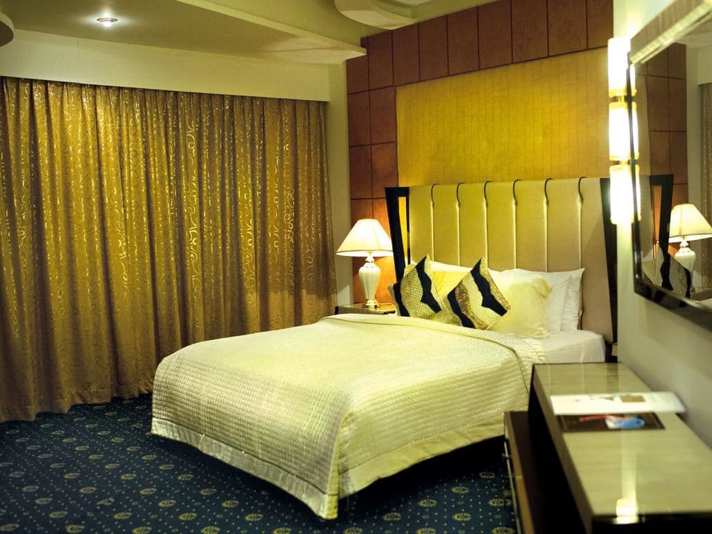 rooms-deluxe-suite