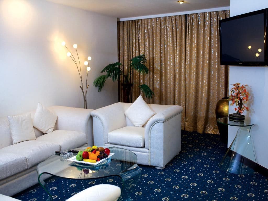 rooms-deluxe-suite