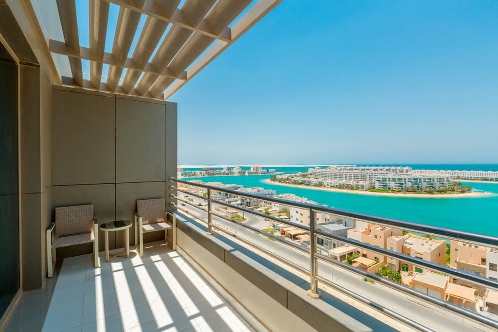 rooms-deluxe-king-room