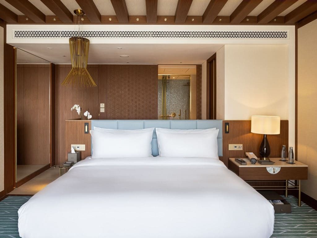 rooms-deluxe-room