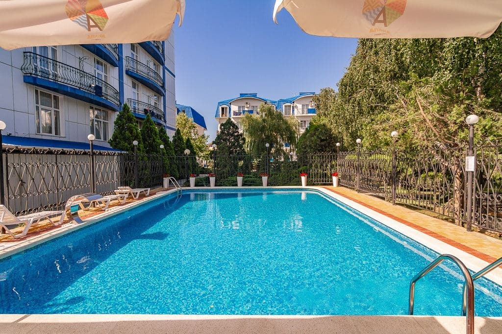 pools-outdoor-pool