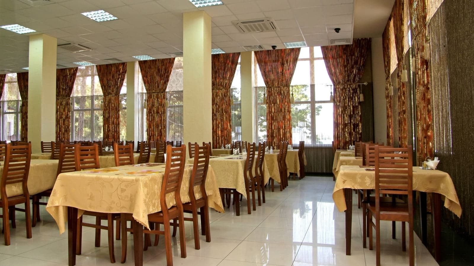restaurants-obedenniy-zal