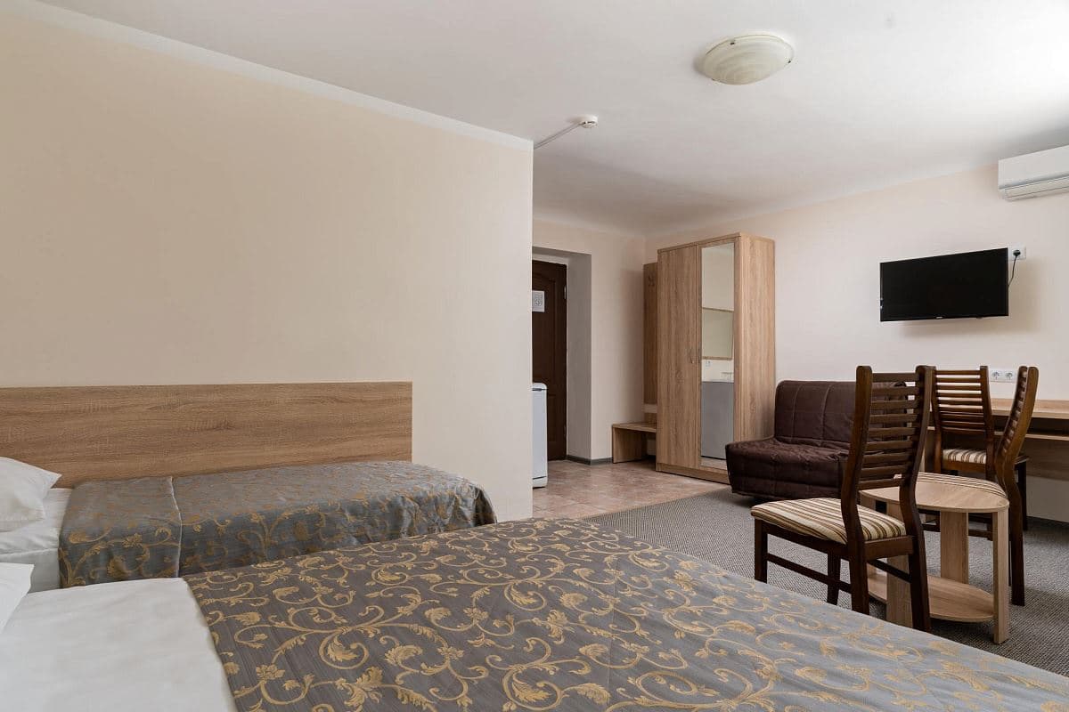 rooms-3bed-standard-superior-building-3