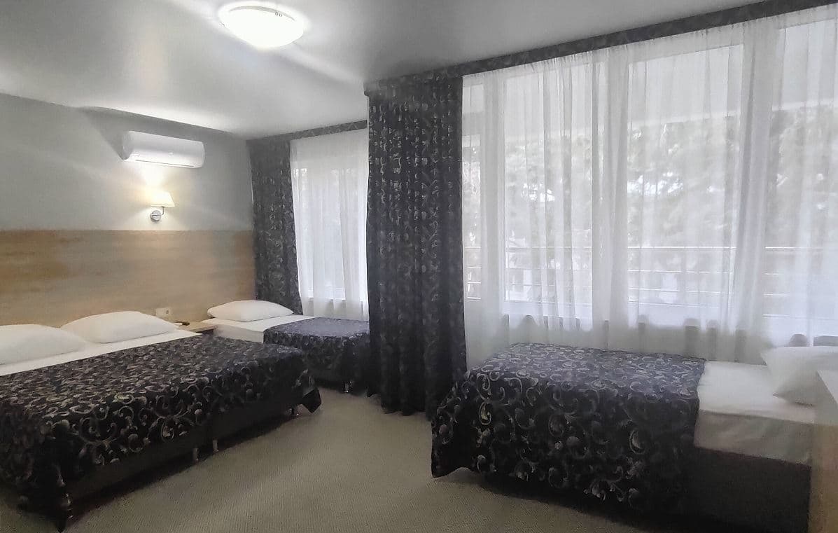 rooms-4bed-standard-building-3