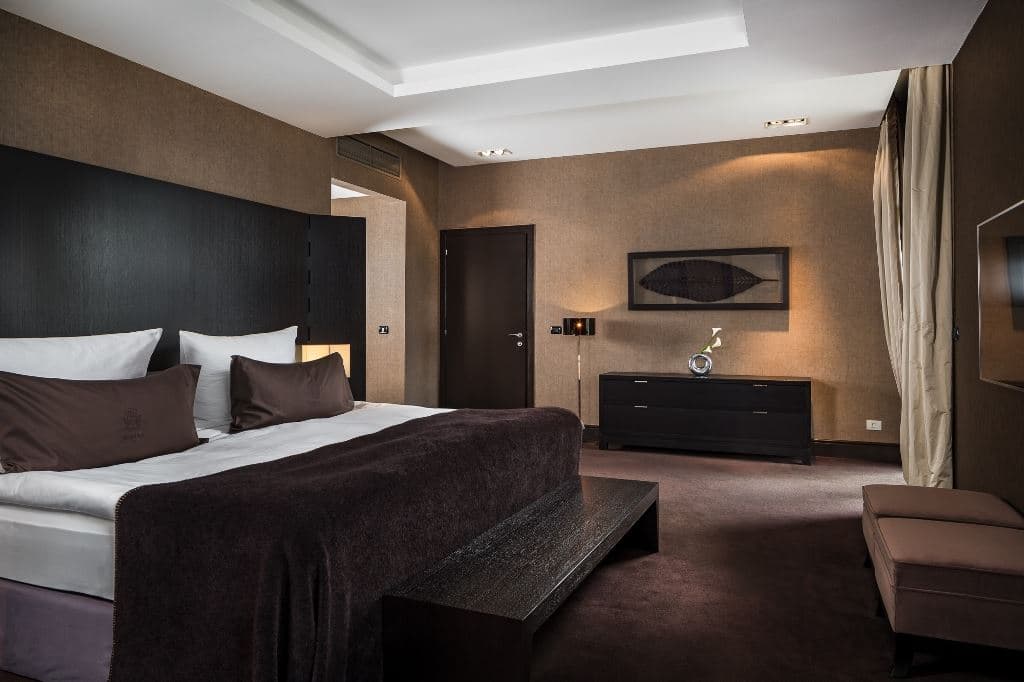 rooms-deluxe-suite