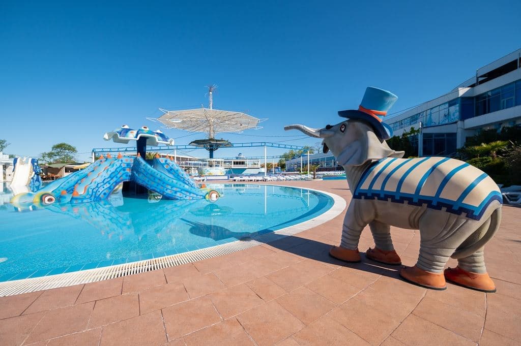 pools-outdoor-pool