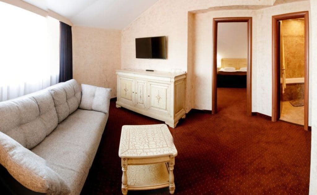 rooms-suit-2room-suit-mc