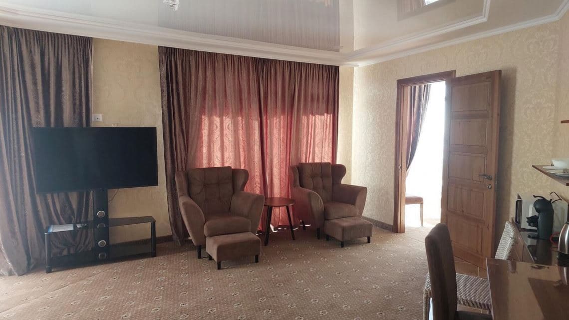 rooms-large-suite