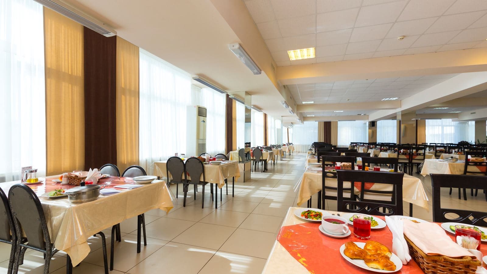 restaurants-obedenniy-zal