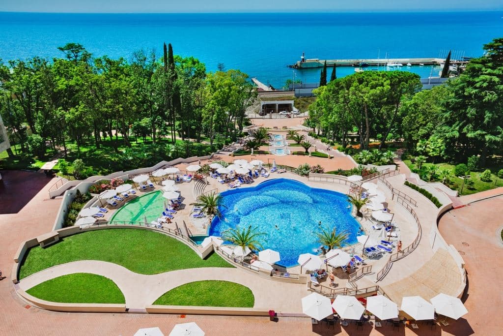 pools-outdoor-pool