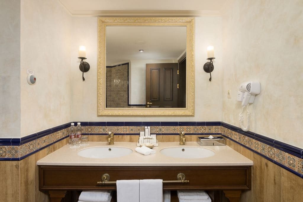 rooms-suite-royal