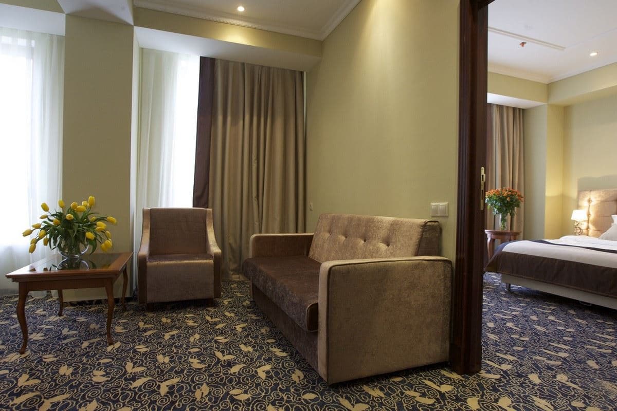 rooms-suite-family-balcony
