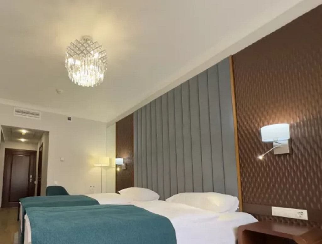 rooms-room-business