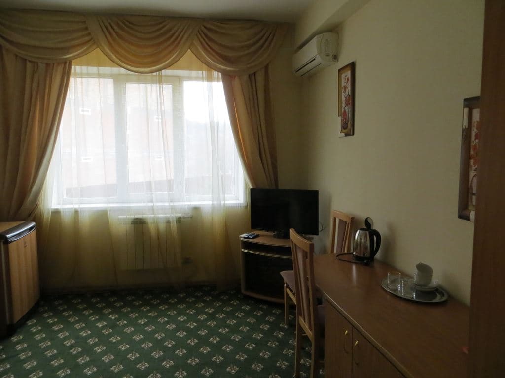 rooms-2-mestnyi-2-komnatnyi-uluchshennyi