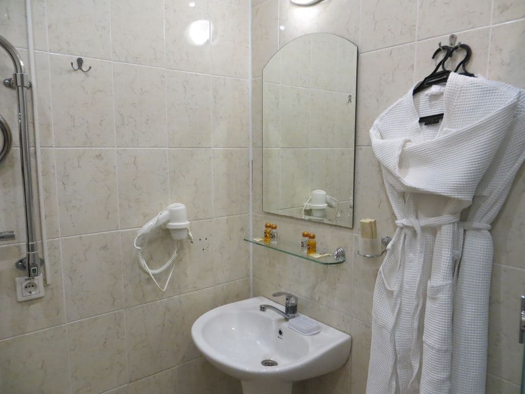 rooms-2-mestnyi-2-komnatnyi-uluchshennyi