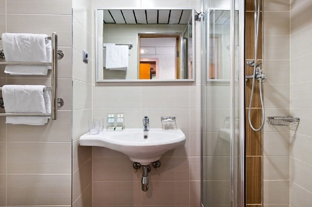 rooms-room-standard-double
