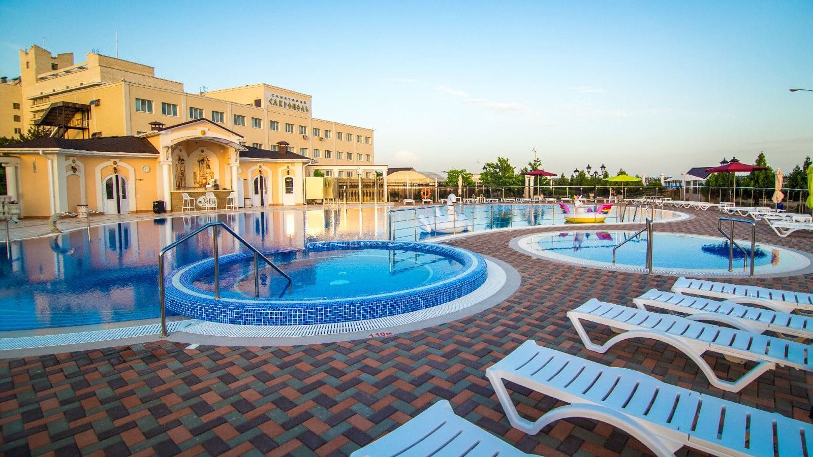 pools-outdoor-pool