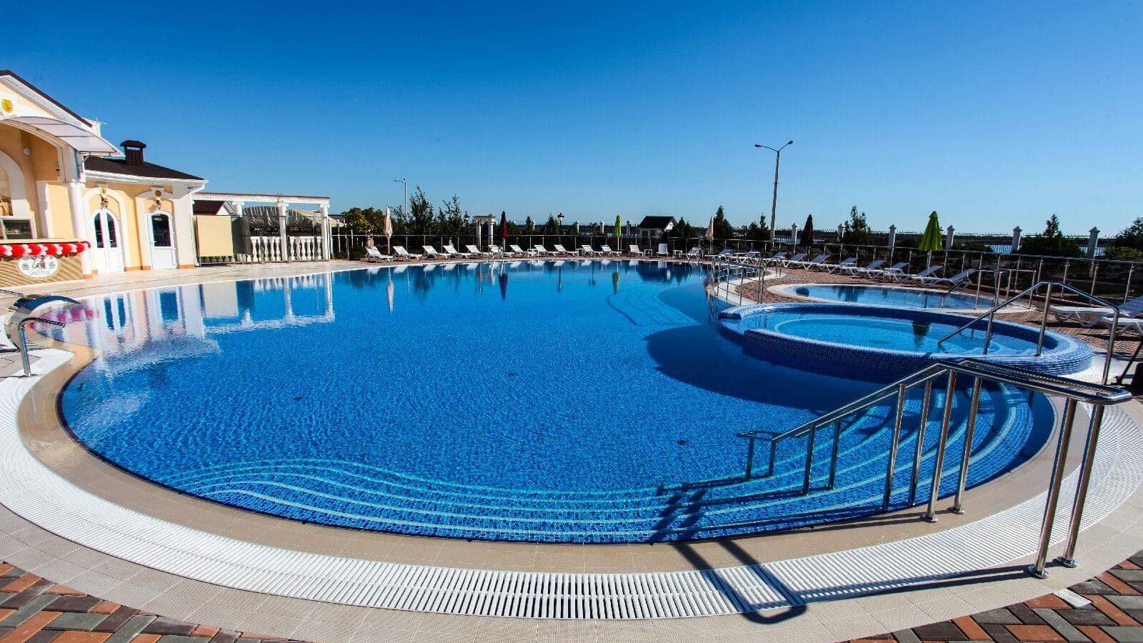 pools-outdoor-pool