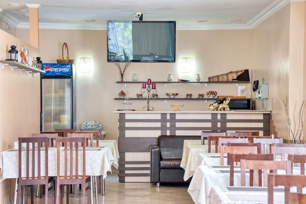 restaurants-restaurant