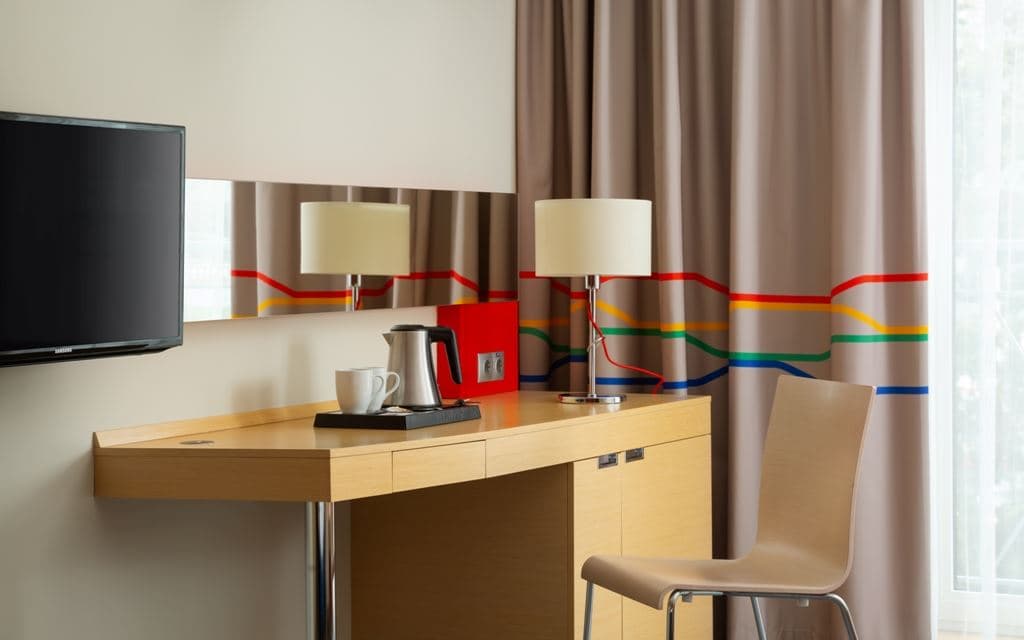 rooms-stand