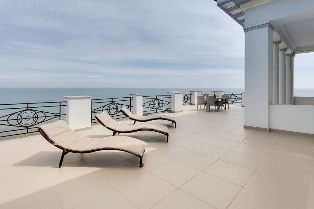 rooms-tworoom-suite-with-a-terrace