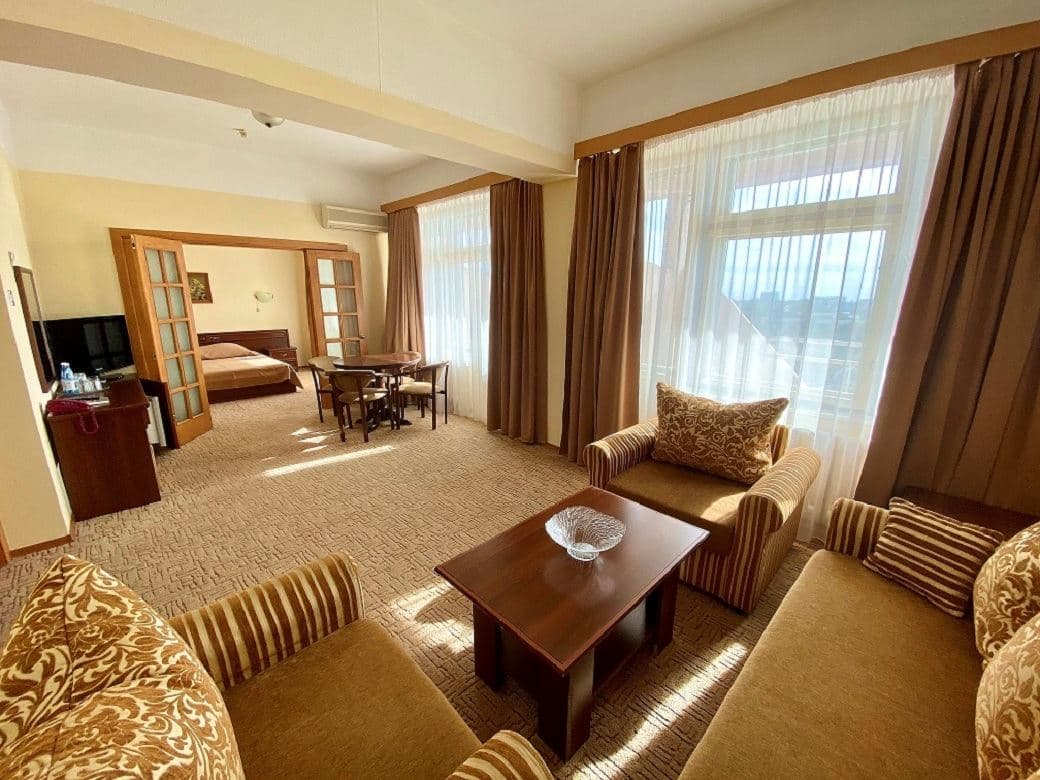 rooms-luxury-room