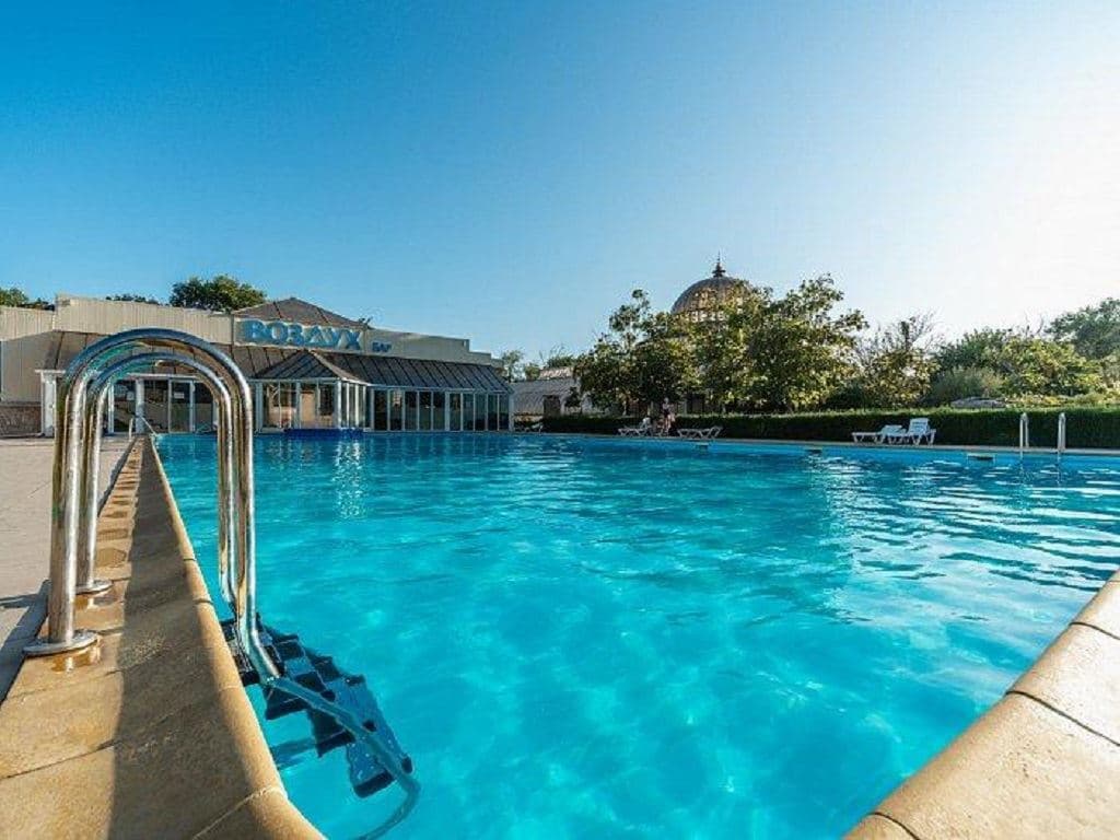 pools-outdoor-pool