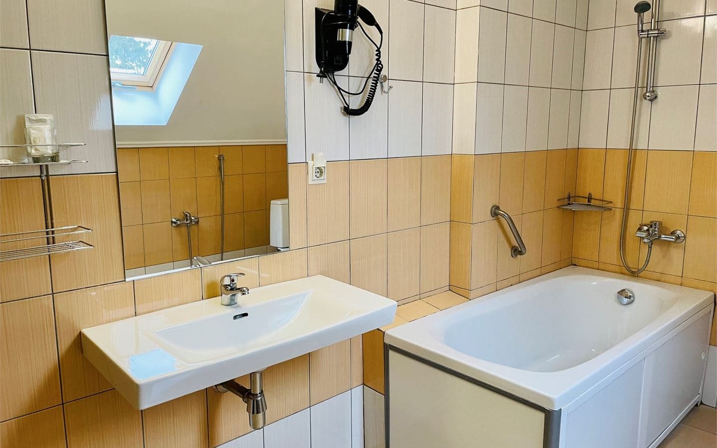 rooms-двухместный-двухкомнатный-номер-i-категории-комфорт