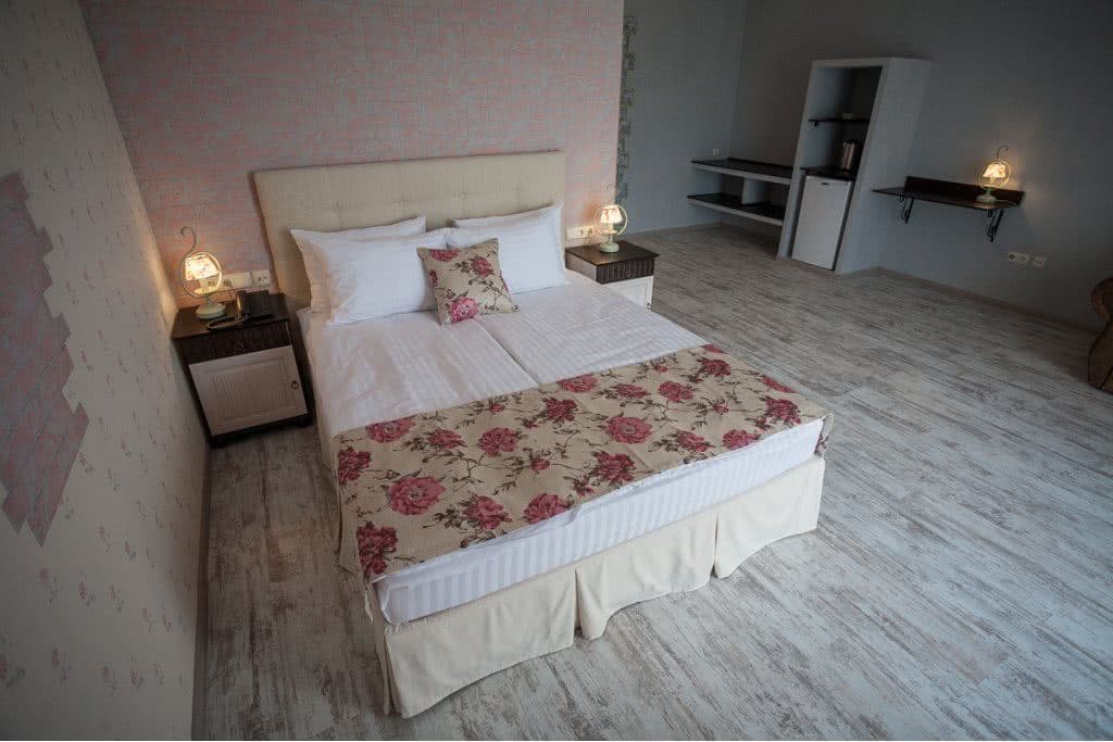 rooms-room-deluxe