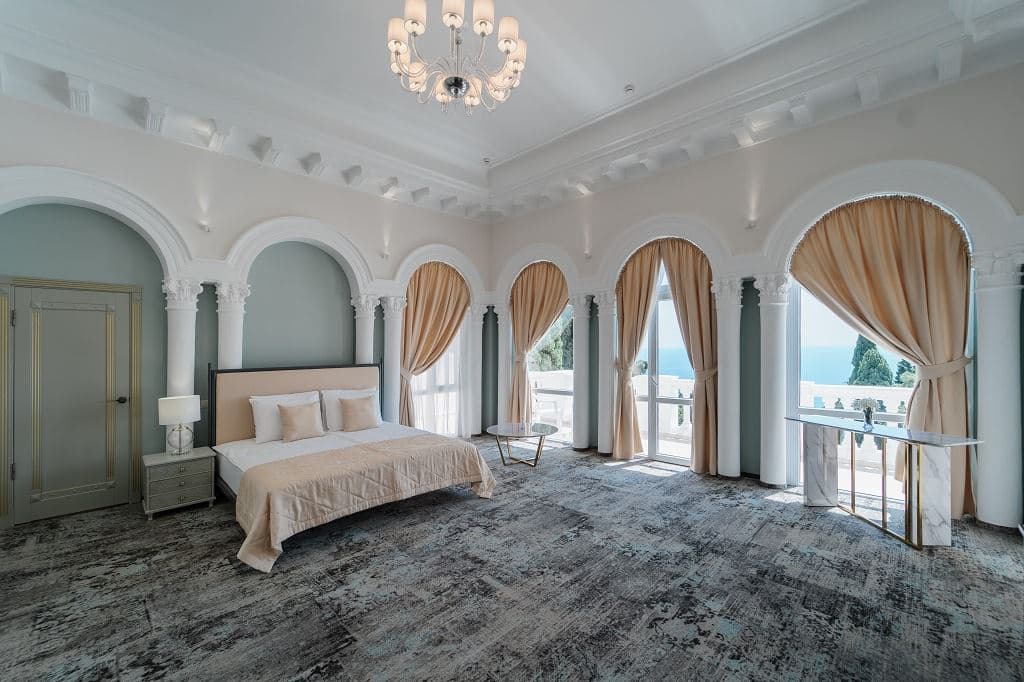 rooms-luxury-business