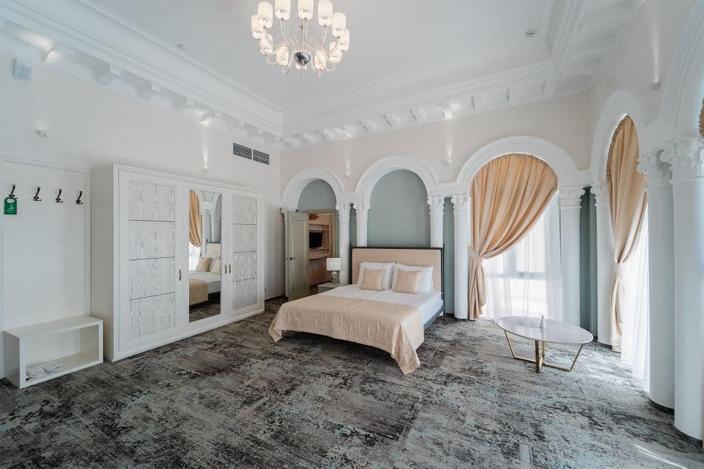 rooms-luxury-business